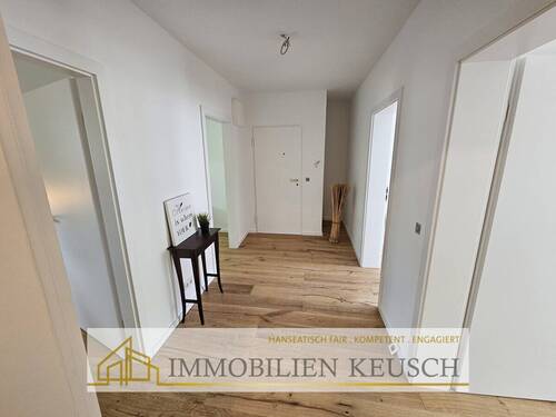Flur - 4 Zimmer Etagenwohnung zum Kaufen in Bremen