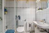 Bad mit Dusche Erdgeschoss - 