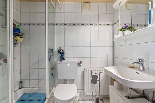 Bad mit Dusche Erdgeschoss - 