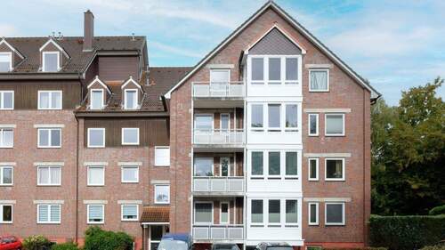 Frontansicht - Attraktive 3-Zimmer-Wohnung mit Südost-Balkon in Ahrensburg - gepflegt, modernisiert und vielseitig nutzbar