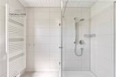 ...mit großer Dusche - 