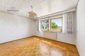 EG: Schlafzimmer - 