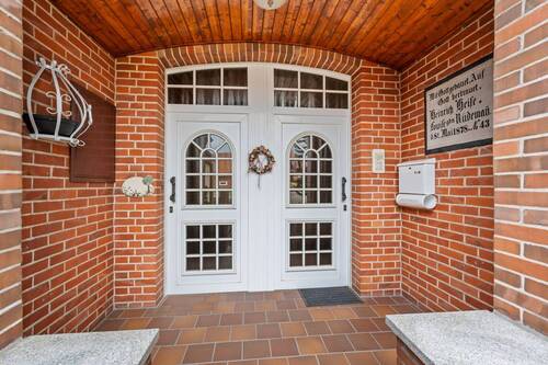 Eingang zu den separaten Wohnungen - 6 Zimmer Mehrfamilienhaus, Wohnhaus zum Kaufen in Balge / Sebbenhausen