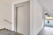 Treppenhaus mit Lift - 3 Zimmer Etagenwohnung in Rieseby