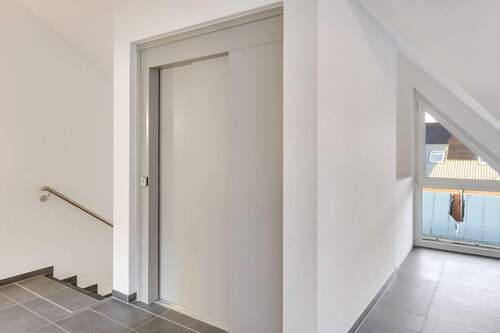 Treppenhaus mit Lift - 3 Zimmer Etagenwohnung in Rieseby