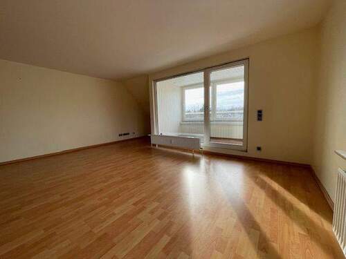 Wohnzimmer.jpeg - 2 Zimmer 2- Zimmer zur Miete in Lüneburg