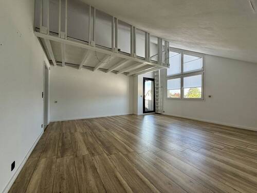 Wohnbereich - Fröndenberg-Westick: Eigentumswohnung der besonderen Art mit Balkon plus Tiefgaragenstellplatz!