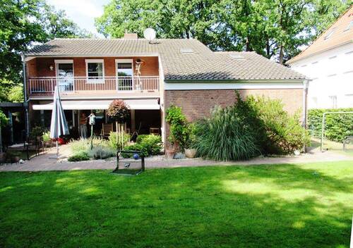 IMG_2538 - Zentral gelegenes Einfamilienhaus mit Garten, Terrasse, PKW-Stellplatz u. Geräteraum