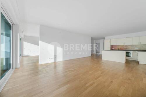 Wohnzimmer mit offener Küche - 