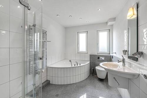 Tageslicht Badezimmer - Etagenwohnung mit 101,00 m² in Bochum zum Kaufen