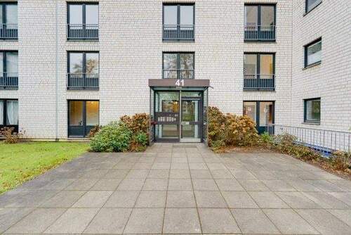 Hauseingang - Sonnige 3-Zimmer-Wohnung mit großer Terrasse