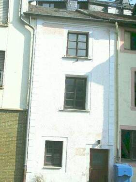 schmale hohe Hausstruktur - 4 Zimmer Reihenmittelhaus zum Kaufen in Neuerburg