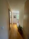 Zugang zur Garderobe und Obergeschoss - 