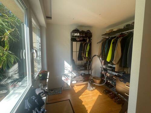 Großer, separater Garderoben-Bereich - 