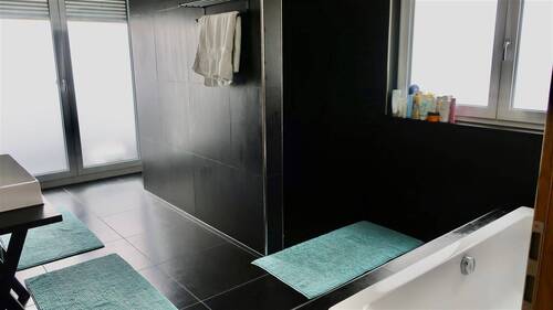 große, begehbare Dusche 1. OG - 