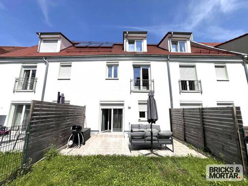Außenansicht - Attraktives Reihenmittelhaus in Augsburg - 129 m² mit Garten