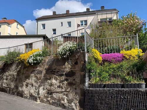 Blick auf Garten und Garage - 