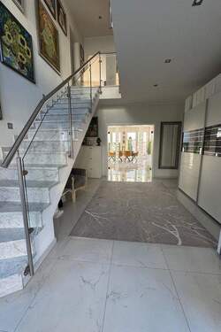 Diele - Einfamilienhaus mit 194,00 m&sup2; in Mössingen zum Kaufen