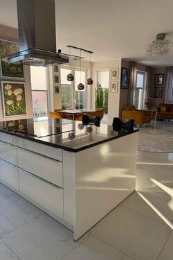 offene Küche mit Essbereich - 