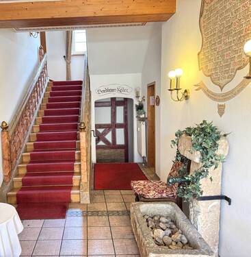 Treppenhaus m. Brunnen - 