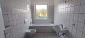 Tageslichtbad mit Badewanne - 