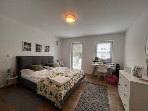 Lichtdurchflutetes Schlafzimmer mit integriertem Arbeitsbereich - Moderne Wohnkomfort auf höchstem Niveau! - 