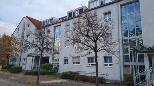 Objektansicht - Gepflegte 3 Zimmer-Dachgeschoss Wohnung mit Loggia und TG-Stellplatz -BEZUGSFREI