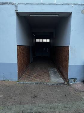 Einfahrt - Halle zur Miete in Mönchengladbach