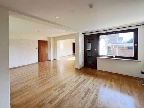 Heller und geräumiger Wohn- und Essbereich - 