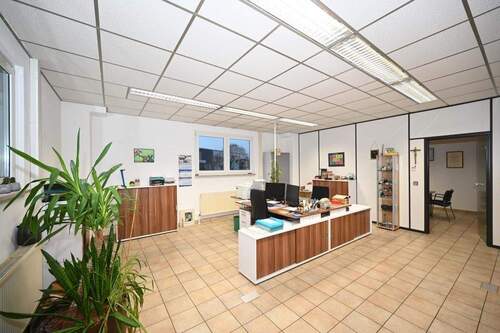 Einladendes Büro - Halle in Berngau zum Kaufen