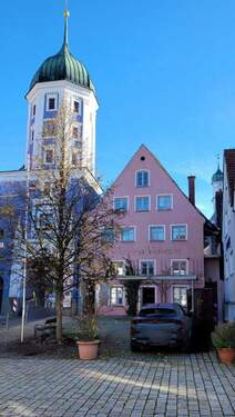 Westseite mit Vorplatz - Hotel, Pension, Gasthof in Burgau