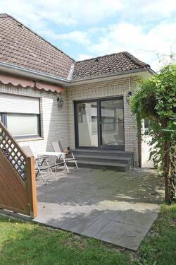 Zugang von der Terrasse zum Wintergarten - 