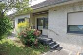 S-O Ansicht mit Terrasse vor der Küche - 
