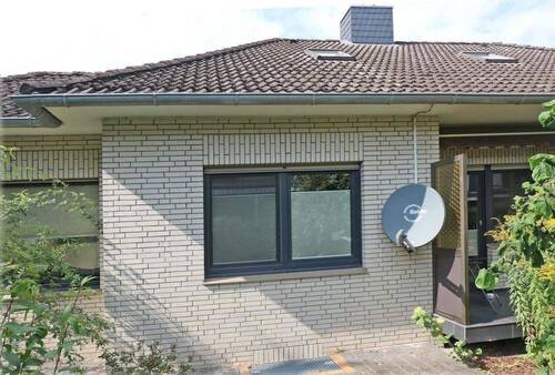 S-O Ansicht mit Satellitenantenne - 