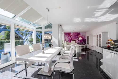 Großzügiger Wohnbereich im EG - 