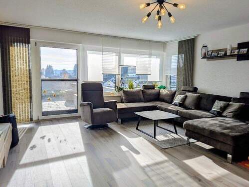 Das schicke Wohnzimmer - 5 Zimmer Terrassenwohnung zum Kaufen in Giengen an der Brenz