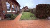 Auffahrt und Garten - 