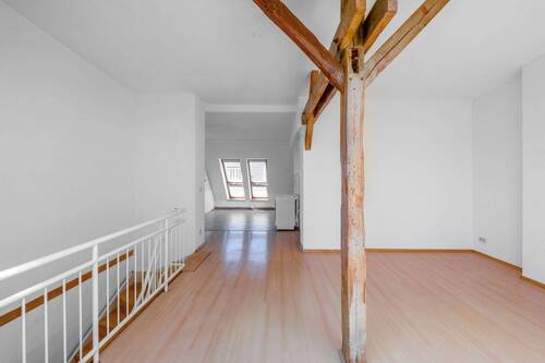 Wohnzimmer mit Blick in Küche - 4 Zimmer Etagenwohnung in Berlin-Pankow