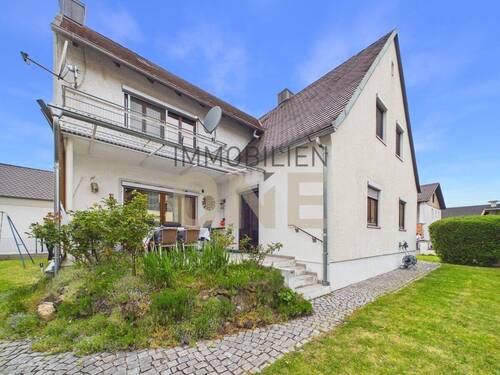 Bild 1 - Charmantes Einfamilienhaus mit Garten, Garage und Carport