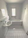 Badezimmer mit Badewanne - 
