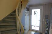 Eingangsbereich mit Treppenaufgang - 