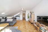 Wohnzimmer - 3 Zimmer Etagenwohnung zum Kaufen in München