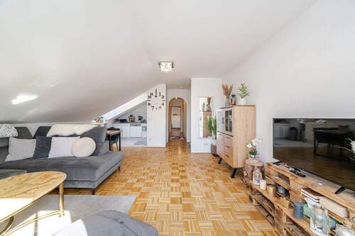 Wohnzimmer - 3 Zimmer Etagenwohnung zum Kaufen in München