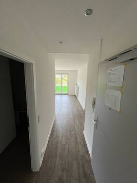 Flur mit Blick in WZ - 