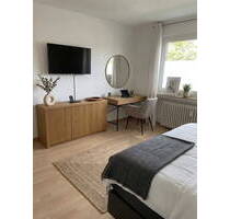 Ruhiges Zimmer in 3-Zimmer-Wohnung - Alters-WG in Frankfurt-Fechenheim (ideal für Senioren) - Frankfurt am Main