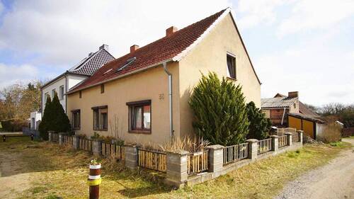 BILD1 - Schönes großes Einfamilienhaus mit Dachterrasse und viel Potential in idyllisch Lage von Hohensaaten