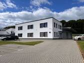 Ansicht Gebäude - Moderne Bürofläche mit Glasfaser, Klima & Stellplätzen – 164 m² in Wetzlar