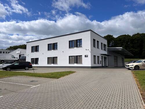 Ansicht Gebäude - Moderne Bürofläche mit Glasfaser, Klima & Stellplätzen – 164 m² in Wetzlar