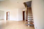 Aufgang zur 2. Ebene - Studio - 
