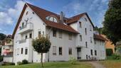 Außenansicht Eingangsbereich - Etagenwohnung mit 85,50 m² in Wilhelmsdorf zum Kaufen